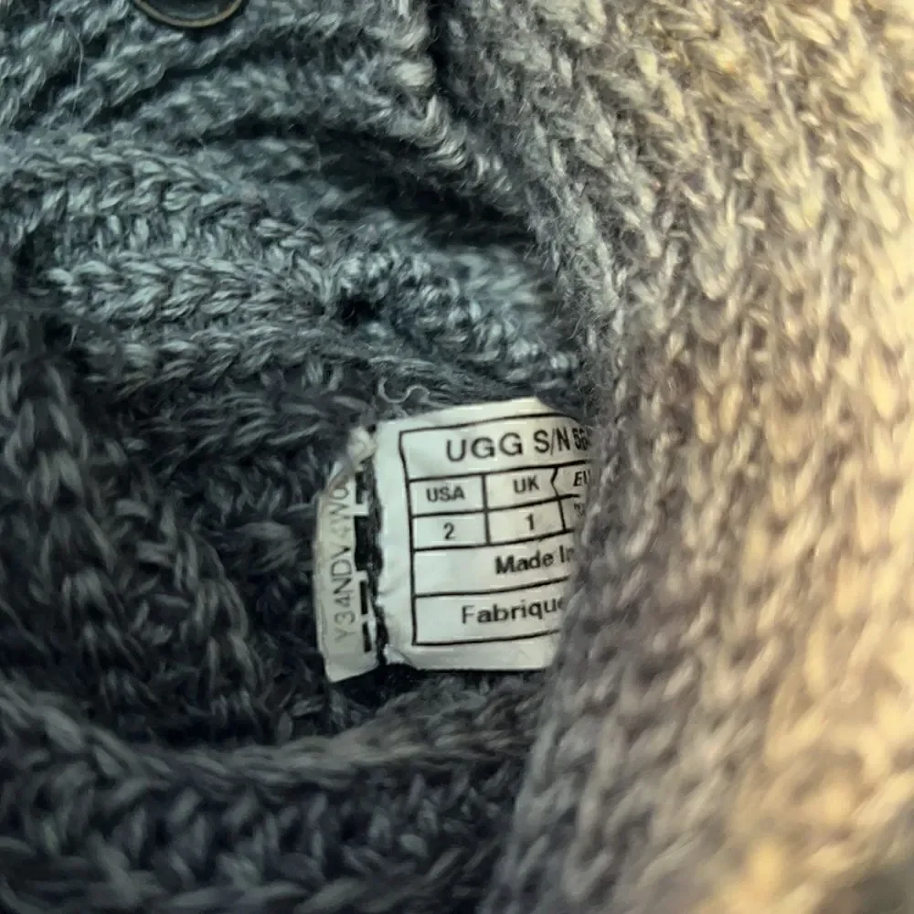 UGG Classic Cardy Gray Crochet Button Boots Sweater sz 2 Girls Kids